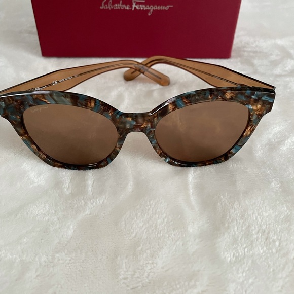 Salvatore Ferragamo Modified Cat Eye Sunglasses - Picture 8 of 9